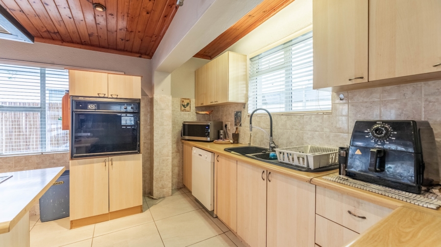 3 Bedroom Property for Sale in Bothasig Western Cape
